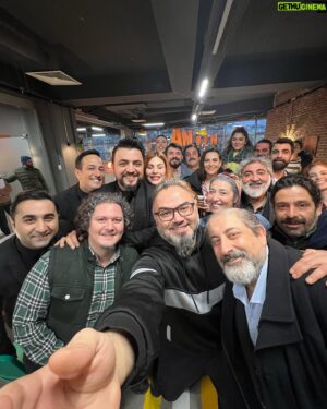 Şinasi Yurtsever Instagram - Selfie çubuğu gibi eli olan bir hocamız var @aydemirsel  #obi#organizasyonbizimişimiz#trtdijital