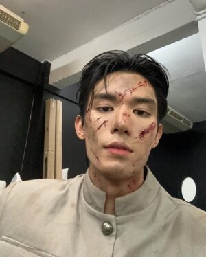 Siraphop Manithikhun Instagram - ข้าจะสู้เพือเจ้าเอง5555 สภาพจะไหวมั้ย🖤

⚠️ :  Fake blood
