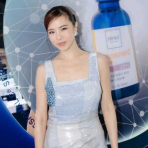 Sirin Horwang Instagram - Thank you for all the products and knowledge u gave us about the real way to ANTI-AGING !!! 😇😇

OBAGI MEDICAL Grade Skincare 

ตัวเด็ดของเค้าคือ Profesional-C Serum 20% (เยอะมากกก) เนื้อบางเบา ซึมไว และเค้าบอกมาว่า เห็นผลได้เร็วด้วย ใครอยากรู้ ไปลองค่าา 😍 เดือน กค นี้ COUNTER PARAGON เลยค่าา 

#ObagiMedical #ObagiMedicalthailand #ProfessionalCSerum