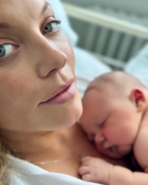 Sisse Marie Instagram - And suddenly, nothing else matters… 

We welcomed Thora Mai to the world 🌎 on June 8 at 4:48am. Our little Viking girl took her time, arriving 20 days past due. Though nothing went as planned and I have more battle scars than expected, we are all happy and healthy now.

Her battle weight was 4595g (10 lbs 2 oz) and 57cm (22.4 inches). Don’t tell me plant-based babies are small ever again! 😅

Thank you 🙏 for all the DMs. I had to leave my phone and focus on my little family (so crazy I can say that now). Grateful and in the flow. Now, it’s time to recover and rest.

#babygirl #newborn #birth #newmama #newparents