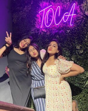 Sivakami Anantha Narayan Instagram - 🌝💃

@sunidhibheemanakone 
@varsha_.bhaskar