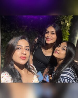 Sivakami Anantha Narayan Instagram - 🌝💃

@sunidhibheemanakone 
@varsha_.bhaskar