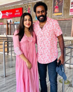 Sivakami Anantha Narayan Instagram - Mercy miss $ Pradeep sir twinning💗
#ohmerilaila 
@senthil_krishna_rajamani_ 
Haven’t you watched the movie yet??