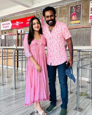 Sivakami Anantha Narayan Instagram - Mercy miss $ Pradeep sir twinning💗
#ohmerilaila 
@senthil_krishna_rajamani_ 
Haven’t you watched the movie yet??