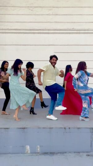 Sivakami Anantha Narayan Instagram - Oh Meri Laila Hook Step Challenge and win a surprise gift from me and my team.
Dance with us for our song ‘Raman Thedum Seetha Penne’ from our movie ‘Oh Meri Laila’. 
.
@antony_varghese_pepe 
@sona_olickal
@n_a.n.d_u
@sivakami_an
@mastaanii_
@athiraa_suresh

#ohmerilaila #raamanthedumseethapenne #RaamanthedumChallenge  #ReelChallenge #december23 #antonyvarghese #pepe #mastaanii #christmasrelease #romcom
