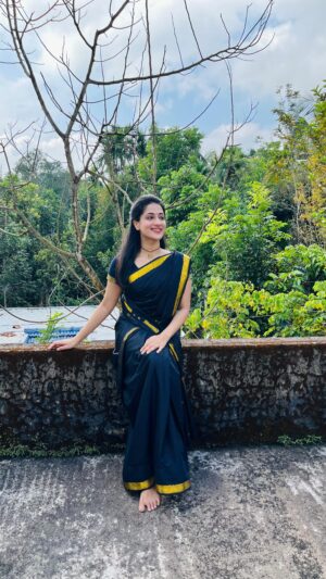 Sivakami Anantha Narayan Instagram - Chentharmizhi… 🎶 
📷:Amma❤️

#reelitfeelit #reelsinstagram #reel #reelsvideo #dancereels #claasicaldancers #semiclassicaldance #chentharmizhipoonthenmozhi #chentharmizhi #chentharmizhidancecover #malayalamsongs #malayalamreels #explorepage