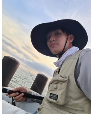 Sivakorn Lertchuchot Instagram - นั่งโง่ๆริมทะเลของแทร่ (น้ำแห้งตกไง😅😅) 

#chill