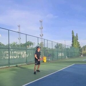Sivakorn Lertchuchot Instagram - กีฬาๆเป็นยาวิเศษ ฮ่าไฮ้ ฮ่าไฮ้ ~ 🎾

#เทนนิส
#tennis