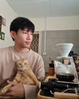Sivakorn Lertchuchot Instagram - Coffee and Cat 🧡🧡☕️☕️