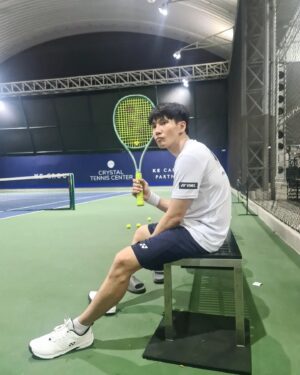 Sivakorn Lertchuchot Instagram - คนขยัน จะเก่งเร็ว ... 😁🎾
แต่!! ถ้าตู้ไปรษณีย์เฉาะหัวควรรีบไปหาหมอนะเด็กๆ 📫🩸

#tennis