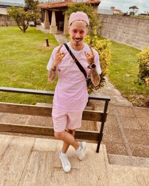 Skone Instagram - Que onda la peña de Gijon. Mañana se pudre en el Metropoli. Me queda poquito para las vacaciones, ahí seguimos ✈️❤️