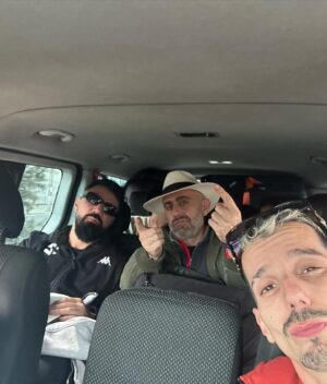 Skone Instagram - Regresamos a casa hoy . Os dejo aquí una miscelánea de estos días . 

1 ) Digan lo que digan, ayer fue uno de los días más felices de mi vida. Solo Sergio y yo sabemos por todo lo que hemos pasado para hacer nuestro camino. Ayer lloré mucho, pero todo era de felicidad ❤️

2) Lo que pasa que a veces se ralla 

3) Con el papi @arcangel haciendo tops de mcs 

4) Tus tíos volviendo de Benidorm 

5) Una chica de ecuador que se disfrazó de Skone para halloween. 

Gracias x todo 🇨🇴 ❤️