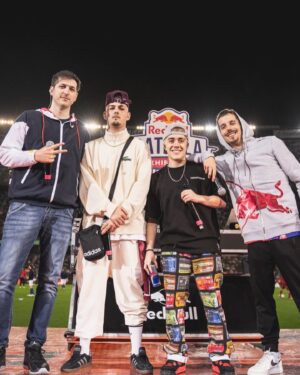 Skone Instagram - Ayer tuve la suerte de rapear en el Camp Nou para las 92 000 que congregaron los maquinas de @kingsleague . Los que me conocen saben que soy Culé desde la cuna, así que para mí fue muy especial 🙏🤗❤️