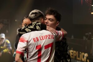 Skone Instagram - Espero que os haya gustado la 1 jornada de #ReplicaCombateDeEstrellas . A @cacha.oficial y a mi nos tocó ir juntos y os prometo que dimos todo, así que nos perdáis la siguiente jornada en @playz.es . PH x @eight.shots