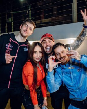 Skone Instagram - Un pequeño resumen de este mes de locos que me ha tenido andurreando por LA, Bogota y Santiago de Chile. Voy a dormir 500 horas y vuelvo, nos vemos. PH x @kevinmolanoph