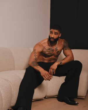 Skyh Alvester Black Instagram - Culture’s Biggest Night…. @betawards 🥂🙏🏽🖤

📷: @kaibyrd_ 
📷: @mpvinny300 

Tank: @dolcegabbana 
Pants: @alexandermcqueen 
Shoes: @alexandermcqueen
Grooming: @theartist.maegpro 
Barber: @_t3k_