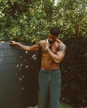 Skyh Alvester Black Instagram - To my God & my Lord and Savior Jesus Christ I’m so thankful & grateful….to my wife my ❤️ my 🌎 I’ve never been so happy in my entire life…to my supporters, fans, people who take their time out to watch our shows, movies,  and support my wife and I & our endeavors …Yall of one of the best gifts from God I could’ve ever received. ❤️ I wasn’t gonna write a long caption, but sitting here this morning February 16, 2024 reflecting (and smoking 🌳💨😝😁)….my heart is so full. Full of gratitude, love, hunger….and most importantly full of absolutely no regrets. Thank you my God for allowing me to see another birthday & having the privilege of another year around the sun. 🙏🏽🖤🍾 #AQUARIUSGANG rise up!

📷: @exquisite_eye 
Executive Photo Producer: @kjsmithofficial 
Creative direction: @skyhblack @kjsmithofficial 
Wardrobe styling: @kjsmithofficial 
Jewelry: @rolex gifted by @kjsmithofficial 😎😏