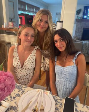 Skylar Dunn Instagram - Golden year with my girls 💜🤭