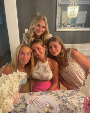 Skylar Dunn Instagram - Golden year with my girls 💜🤭