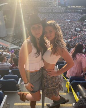 Skylar Dunn Instagram - Best night ever.