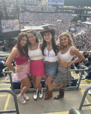 Skylar Dunn Instagram - Best night ever.