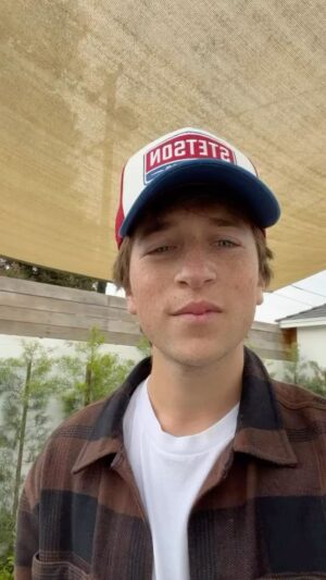Skyler Gisondo Instagram - This episode of MTV Plants is brought to you by @thestandarddesigngroup