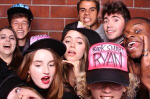 Skyler Gisondo Instagram - So grateful to have met these wonderful people and been a part of this project. Special shouts out to @nicotheduffer @dianasilverss and @dumbuardo who aren’t in this pic but are also really rad  #booksmartmovie