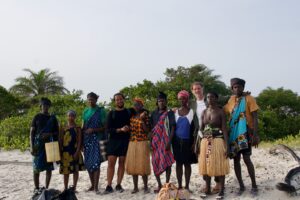 Slimane Nebchi Instagram - C'est la fin de cette merveilleuse aventure en Guinée-Bissau. Un voyage émouvant et inspirant, chez les Bijagos. Merci à Slimane pour sa confiance et merci pour votre fidélité ! 💚

L'émission est déjà disponible en replay sur France.TV

#slimane #raphaeldecasabianca #guinee #guineebissau #france2 #francetv #television #nature #voyage #rendezvousenterreinconnue