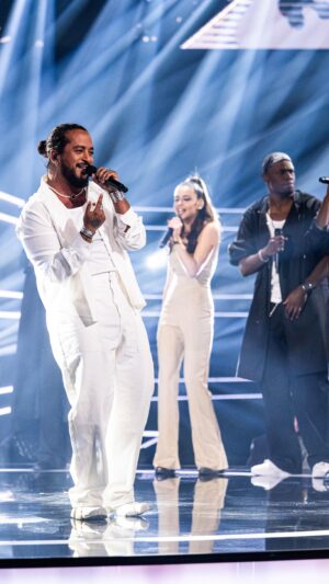 Slimane Nebchi Instagram - @slimane est magistral sur ce medley de ses tubes avec nos talents ❤️

#rtbf #thevoicebe #thevoice @rtbf