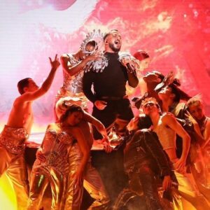 Slimane Nebchi Instagram - Hier j'ai vécu un des moments les plus intenses de ma carrière ... 

Merci à tous les danseurs de @hakimghorab et @juliaspiesser vous m'avez donné une force incroyable ! 
Bravo à @leobuchet pour ces looks de fou @onauratoutvu 
Merci à @tristancarne d'être aussi à l'écoute et de sublimer nos tableaux ! 
@meyamusic pour cette chanson qu'on a fait ensemble et qui est définitivement rentré dans le cœur de plein de gens !

Crédit photo @fredug