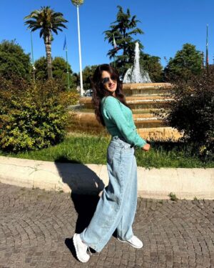 Smita Gondkar Instagram - “Life is a journey, not a destination.”😍😎❤️ – Ralph Waldo Emerson
.
.
.
#smitagondkar #smittens #happyday #happyme #selflove #bluesky #trending #instagram #sunnyday #travel