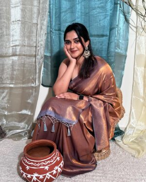 Smruthi Mohankumar Instagram - Pongal 2024 

Saree: @tribanga_india