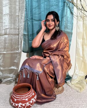 Smruthi Mohankumar Instagram - Pongal 2024 

Saree: @tribanga_india