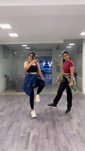 Smruthi Mohankumar Instagram - Power kicking with @venugopal.anusha 

Venue: @viscositydance
Shot by: @a.lens.man