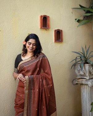 Smruthi Mohankumar Instagram - Saree not sorry 💁🏻‍♀️