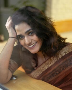 Smruthi Mohankumar Instagram - Saree not sorry 💁🏻‍♀️