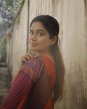 Smruthi Mohankumar Instagram - Portraits with @thatmadraskaran wearing @vastara_thelabel