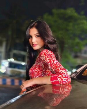 Sneha Deb Instagram - Ishq se Ishq hai..🥀
عشق