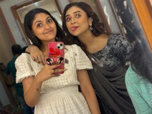 Sneha Deb Instagram - Girl’s Gang 💪🏻