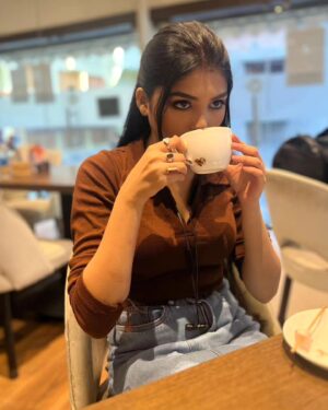 Sneha Deb Instagram - Cheers to Sweet moments 🌈