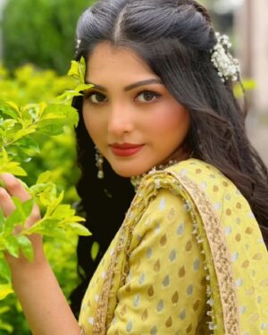 Sneha Deb Instagram - Bloom where you are planted .🍃
Pc - @dibyojyoti_dutta_ 🫂