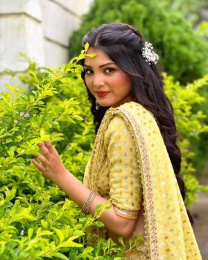 Sneha Deb Instagram - Bloom where you are planted .🍃
Pc - @dibyojyoti_dutta_ 🫂