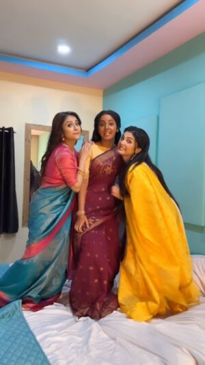 Sneha Deb Instagram - Our kinda outdoor shooting be like!🥳🔥 @mily_chakrabortz4 @snehadeb_official