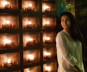 Snigdha Akolkar Instagram - And at last I see the light
And it's like the fog has lifted
And at last I see the light
And it's like the sky is new.
P.C. @mullafahim