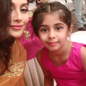 Snigdha Akolkar Instagram - Samaira is such a happy kid Juhi ! She's blessed to have a strong and capable mothers like you, And I know how your world revolves around this tiny bub. More power to you @juhiparmar14 and all #singlemoms , I was also raised by a brave woman and I take pride in it. I'm sure so will Samaira! God Bless , tight hug ☺