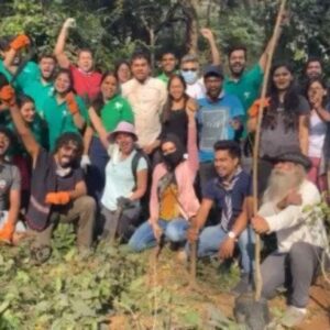 Snigdha Akolkar Instagram - This Republic day I got a chance to plant trees in aarey forest which is the only green patch of filter again the pollution in Mumbai. hashtag 😊 #lungsofmumbai 
Its initiative was taken #rewildingaarey in collaboration with #robinhoodarmy, and to my surprise, well recieved by youngsters. 
I had super fun planting Mahua, arjun and wild fig "Umber" trees #forestfood trees.
#happyrepublicday🇮🇳 everyone!
#savearreyforest 
#saveourplanet