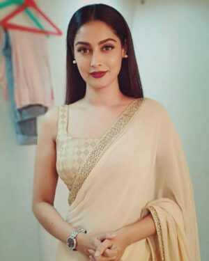 Snigdha Akolkar Instagram - On high request this pic made it from story to post! 
Who is she? Watch #Zakhmi streaming tonight on #vbontheweb and #Jiocinema at 8pm.
@vbontheweb_  @officialjiocinema