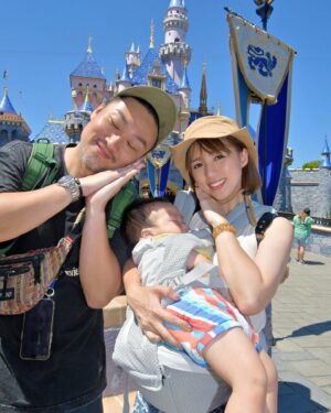Snow Suen Instagram - 願望一家人健健康康，
去晒全世界嘅樂園🫶🏻
#去足2日迪迪尼
#disneycaliforniaadventure 
#disneylandusa