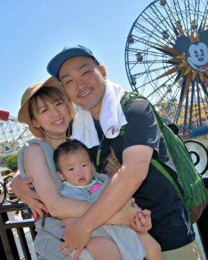 Snow Suen Instagram - 願望一家人健健康康，
去晒全世界嘅樂園🫶🏻
#去足2日迪迪尼
#disneycaliforniaadventure 
#disneylandusa
