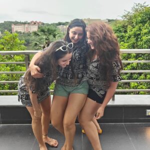 Snower Sania Vasudev Instagram - Same Same but different❤️
Sistra’s forever